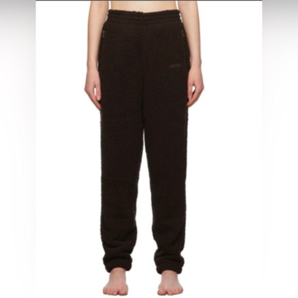 Skims Jogger - Picture 1 of 7